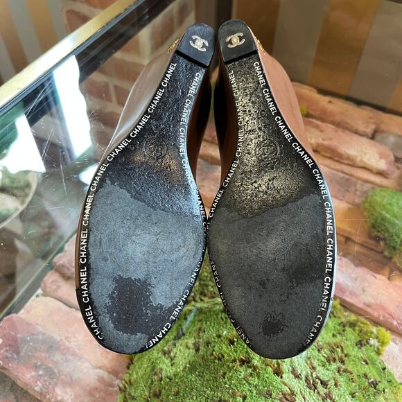 CHANEL Brown Black Cap Toe Leather Wedges SZ 37.5 - Picture 6 of 6